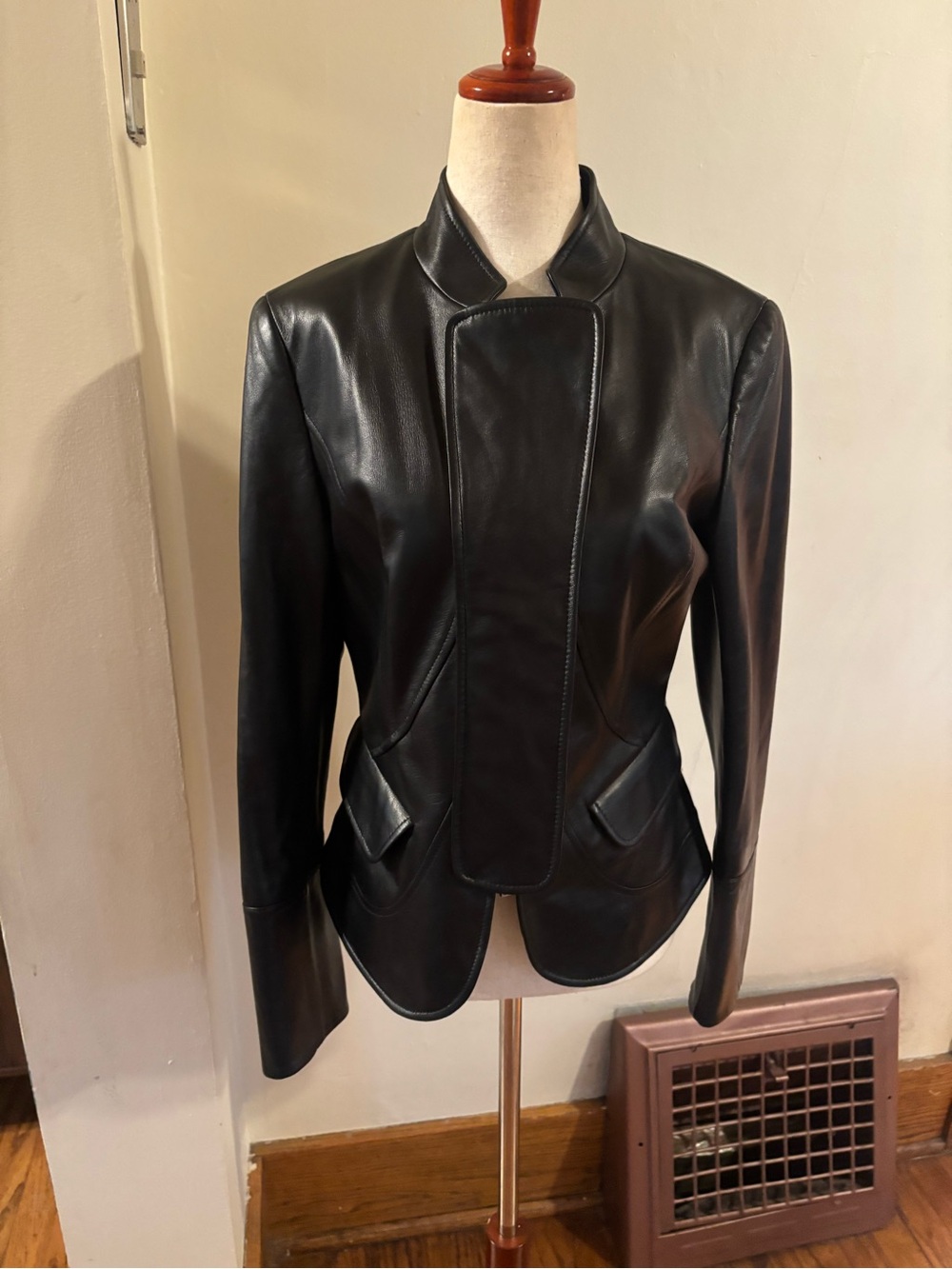 Lafayette 148 Black Fitted Leather Jacket. Sz: 6